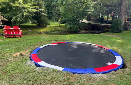 Airstream at a Petting Zoo w/ Hot Tub - Foto 35