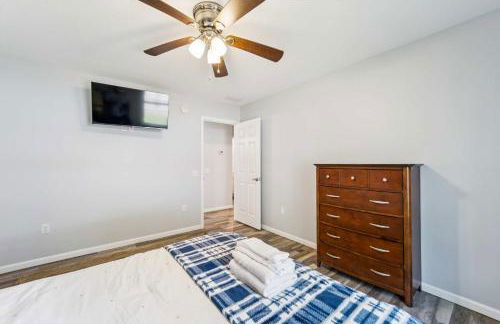 Spacious 3BR Lakefront Cottage with Stunning Views - Foto 22