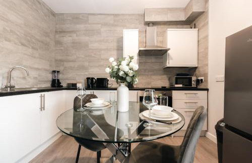 Central 2 Bed Apartment Perfect for Long and Short Stays - Foto 9