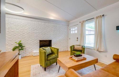 1 Mi to Campus! Creekside Austin Home with Game Room - Foto 1