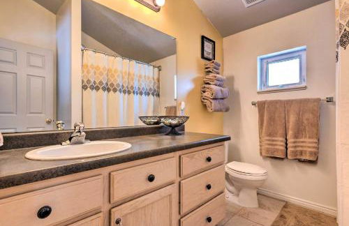 Family-Friendly Logan Farmhouse with Yard and Near USU - Foto 19