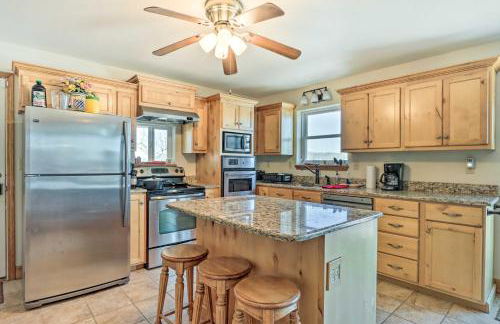 House with Deck Overlooking Lake of the Ozarks! - Foto 9