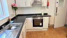 Spacious 5-Bedroom house close to station - Foto 4