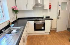 Spacious 5-Bedroom house close to station - Foto 4