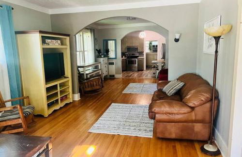 Walk to Dining Breweries and Shops Plus New Hot Tub - Foto 7