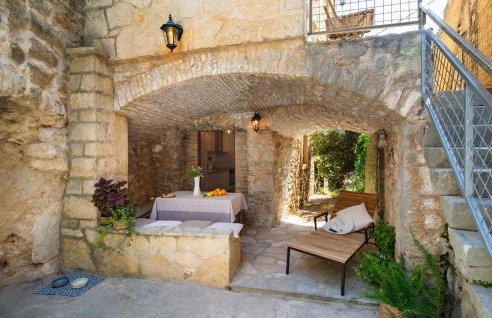 2 Bedroom Beautiful Home In Pitve - Photo 10