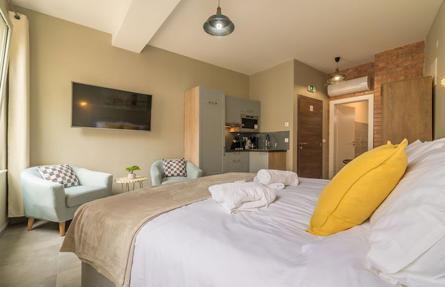 Luxurious Suites Elegance - Photo 44