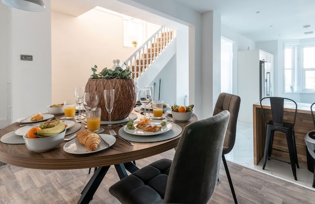 Kensington Place - 4 Bedroom Home w Free Parking - Photo 60