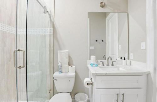 O26A Single Story 2BR Townhome King Beds Pet Friendly Houston - Foto 16