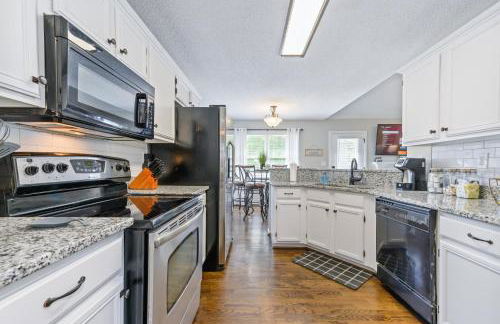 Fully Fenced & Stylish 3BR Near LakePoint Sports - Foto 11