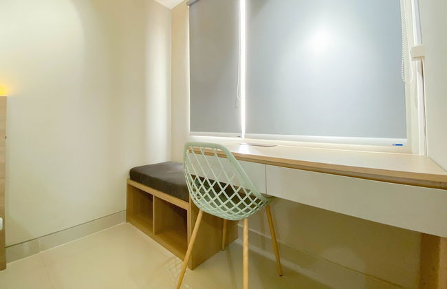 Homey and Well Furnished Studio LRT City Jatibening Apartment - Photo 22