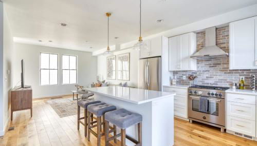 Stay Portland - Custom North Tabor Farmhouse - Gym & Kitchen - Photo 5