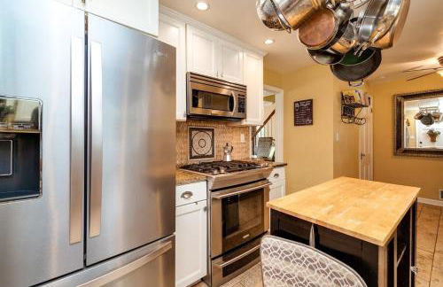 Antique Charm 3BR Gourmet Kitchen & Large Yard - Foto 5