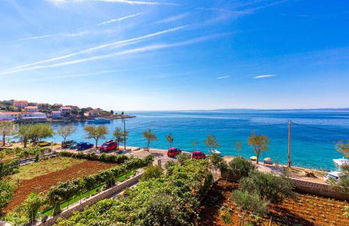 Apartments Ivan Sea View in Peaceful Lun - Photo 2