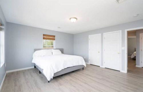 Gorgeous Waterfront 3 Bedroom, 1.5 Bathroom Unit. - Foto 28