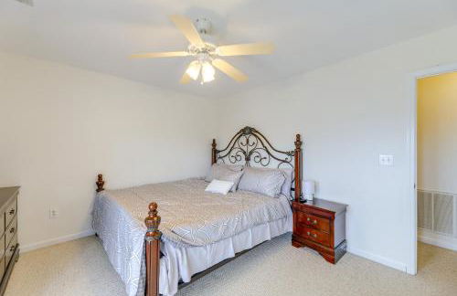 Beach, Pier Access! Pet-Friendly Crystal Coast Gem - Foto 10