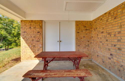 2 Mi to Dtwn Natchez Cozy Home with Yard and Patio! - Foto 3