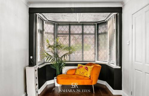 Spacious 6BR - City Hub & Parking - Sleeps 13 - Photo 14