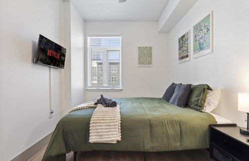 Bright Uptown Bliss - Free Parking, Walkable, Views - Foto 30