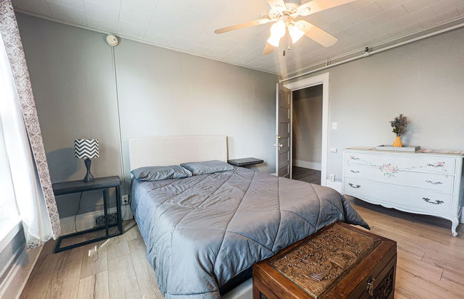 THE 1023 With Private Yard & Parking, Near Falls & Casino by Niagara Hospitality - Photo 17