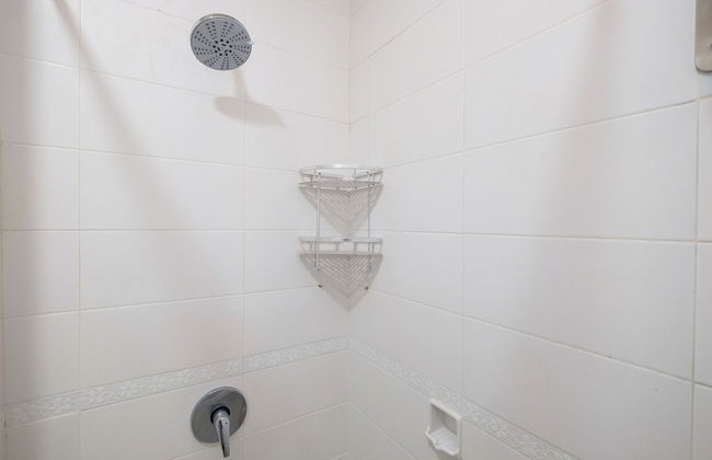 Comfy And Minimalist Studio At City Home Moi Apartment - Photo 12