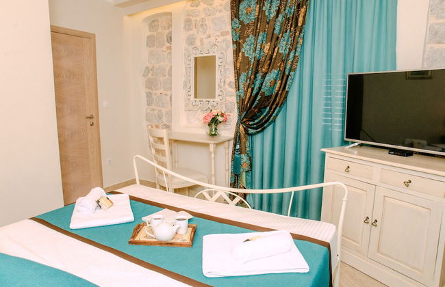 D & Sons Apartments - Photo 23