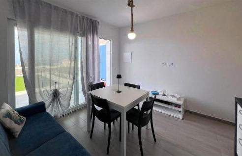 1 Bedroom Gorgeous Apartment In Isola Rossa - Foto 17