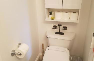 Charming 2BR Getaway with Modern Comforts - Foto 25