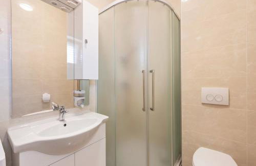 Simplistic Apartment in Neviđane near Sea - Foto 28