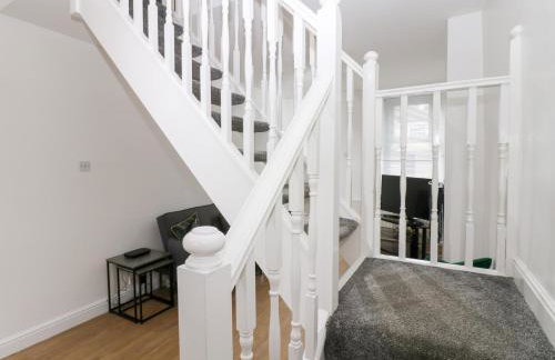 Holly House - Photo 14