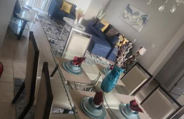 Spacious 3 bedroom pool home with lake view - Foto 5