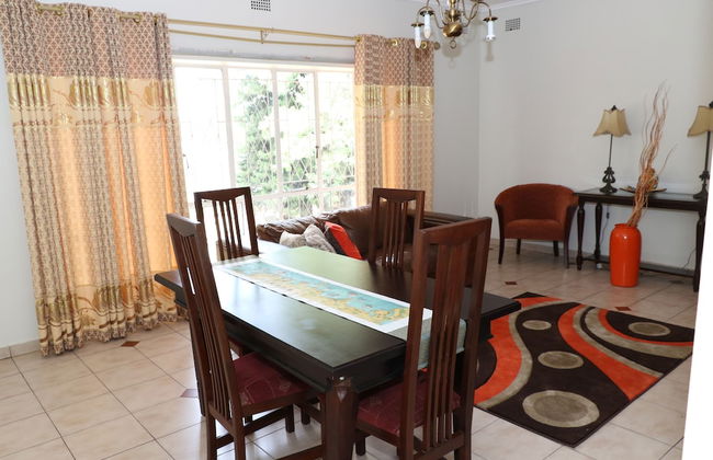 Eastlea 3-Bedroom Apartment - Foto 14