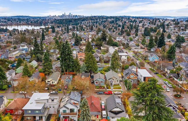 Mid-Century Vibes Basement - Foto 31