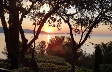 L'Odyssée provençale, un duplex de charme de 2 chambres au pied du village médiéval de Bormes-les-Mimosas, offrant des prestations haut de gamme et une superbe vue sur le Massif des Maures - Foto 36