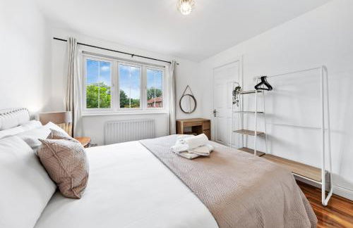 4 Bedroom House by Homestyles Hosts - Short Lets and Serviced Accommodation Islington - Private En-Suite - Foto 35