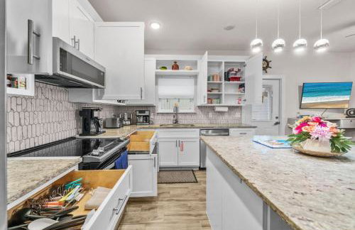 PCB Beach Paradise, Steps to SAND, Sleeps 8 - Foto 61