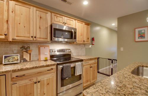 Cozy Goode Cabin with Deck about 17 Mi to Lynchburg - Foto 2