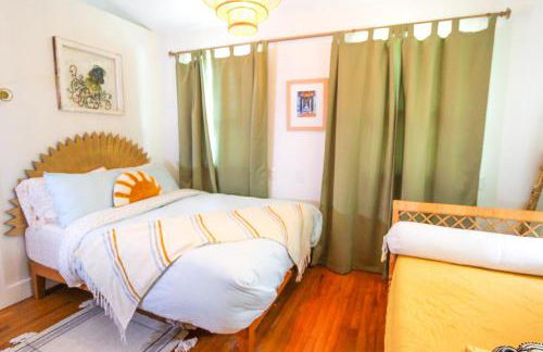 Luxurious Bohemian Bungalow in Lincolnville - Mins from Downtown! - Photo 33