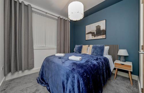 PRIME City Centre Location, THE JUKE BOX SUITE, Secure Gated FREE Parking Space, Unique STYLISH Apartment, AIR CONDITIONING & Two Bathrooms - Photo 12