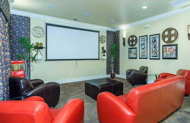 New Trendy 1BR Apartment With Heated Pool Gym Minigolf - Foto 64