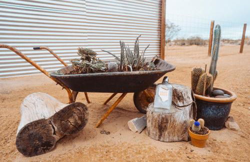 Romantic Desert Escape - Stargazing Dome, Hot Tub, Fire Pit, Hammocks, Cowboy Pool - Foto 26