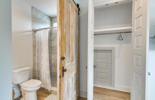 Modern Waveland Home with Deck - Walk to the Beach! - Foto 14