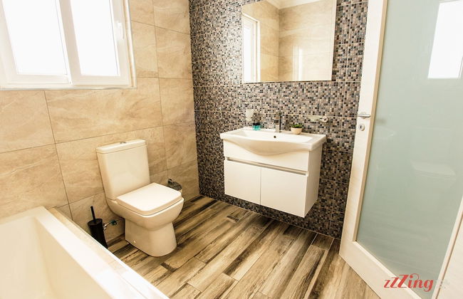 Seafront Penthouse With Unobstructed Sea Views - Photo 11