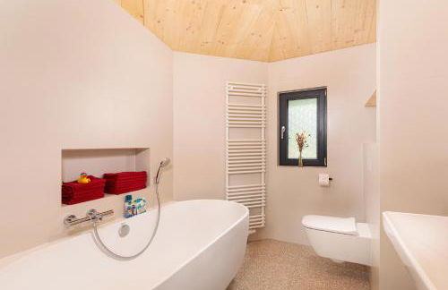 Traumhaus direkt am See mit Dachterrasse, Kamin und Badewanne - Photo 15