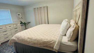 Bright Home for Family and Groups with Patio - Foto 3