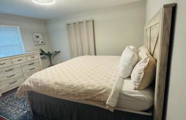 Bright Home for Family and Groups with Patio - Foto 3