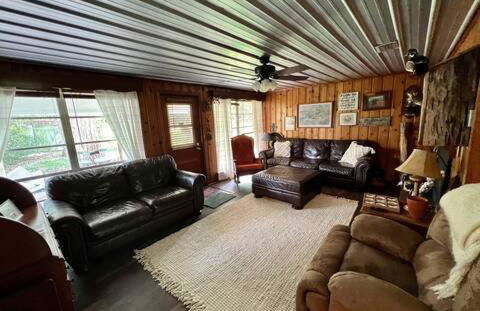 Quiet Farmhouse IN THE COUNTRY close to major theme parks - Photo 3