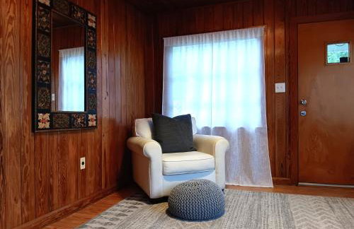 Mid Century Style Cottage Near Historic Downtown - Foto 50