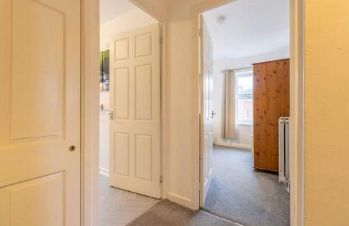 NEW! 2BR House in Leamington Spa by Clarendon Stays , Ideal for Professionals, Free Parking, WiFi, Smart TV! - Foto 19