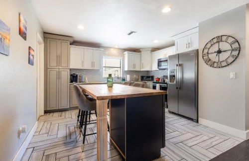 Spacious 3-BR Home with Patio, Firepit & BBQ! - Foto 14